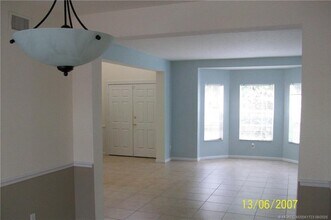 1967 NW Marsh Rabbit Ln in Jensen Beach, FL - Foto de edificio - Building Photo