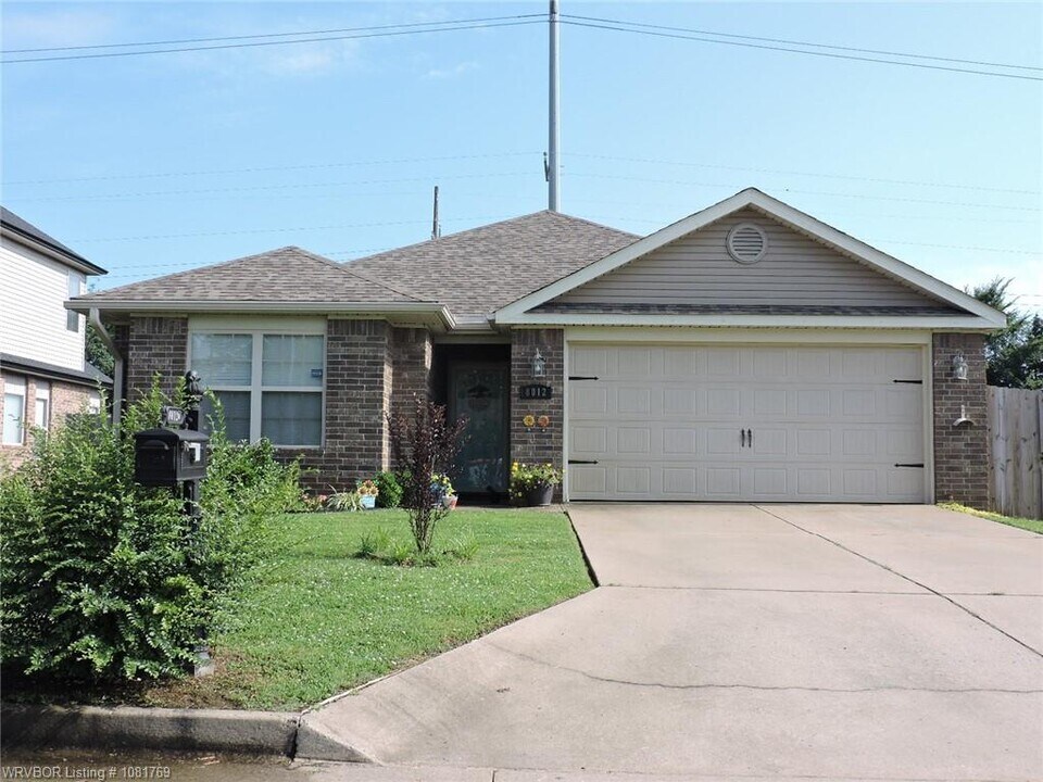8012 Huntington Way in Fort Smith, AR - Building Photo