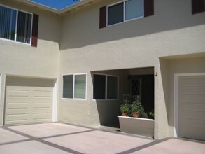 1045 Williams Way in Mountain View, CA - Building Photo - Building Photo