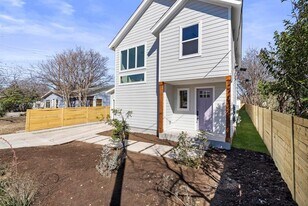 512 W St Johns Ave in Austin, TX - Building Photo