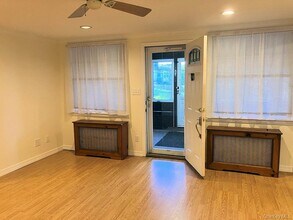 1 Overlook Dr in Valhalla, NY - Building Photo - Building Photo