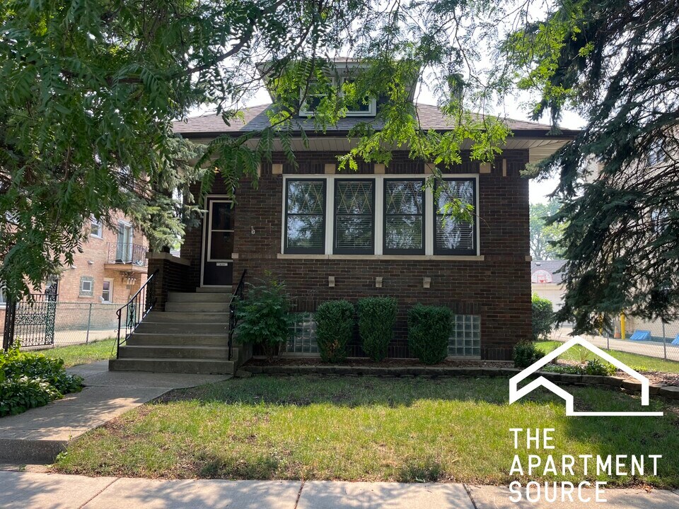 6614 N Northwest Hwy in Chicago, IL - Building Photo