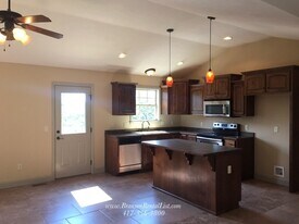 191 RoundHill Rd in Branson, MO - Building Photo