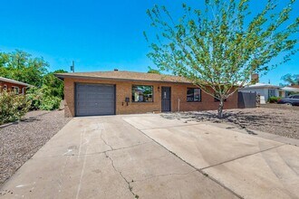 2227 Inez Dr NE in Albuquerque, NM - Building Photo - Building Photo
