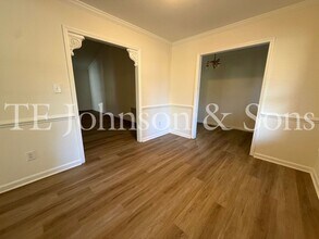 2352 Silas Creek Pkwy in Winston-Salem, NC - Building Photo - Building Photo