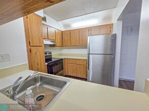 11434 NW 45th St in Coral Springs, FL - Foto de edificio - Building Photo