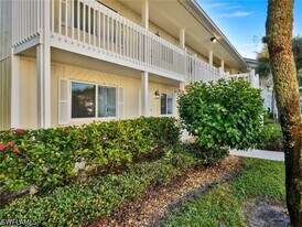 4621 Bayshore Dr in Naples, FL - Building Photo