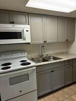 728 Ohio Pike in Cincinnati, OH - Building Photo