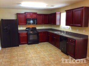 6601 Pamplona Pl in Atlanta, GA - Foto de edificio - Building Photo