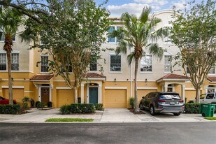 3183 Bayshore Oaks Dr in Tampa, FL - Building Photo