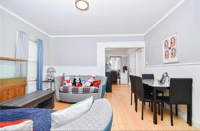 390 Weeden St, Unit 2 in Pawtucket, RI - Foto de edificio - Building Photo