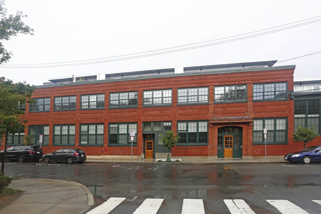 Hathaway Lofts in Cambridge, MA - Foto de edificio