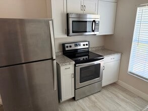 14531 Cotswolds Dr, Unit Apartment in Tampa, FL - Building Photo - Building Photo