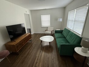 807 Hill Top Dr in Richmond, VA - Foto de edificio - Building Photo