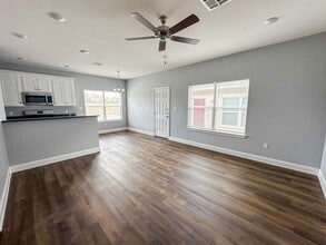 106-102 Vitava Dr in West, TX - Building Photo - Building Photo