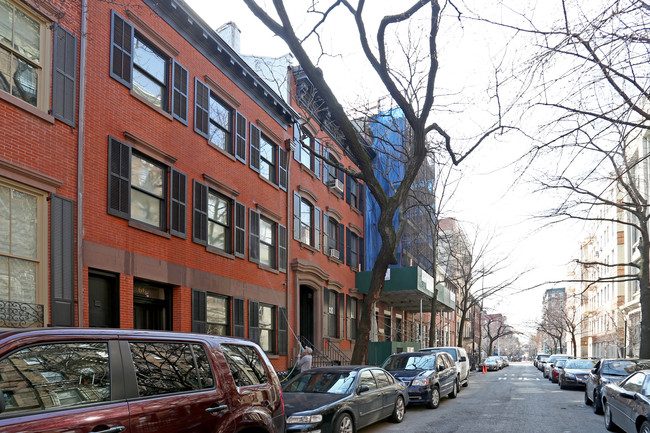 68 Bank St in New York, NY - Foto de edificio - Building Photo