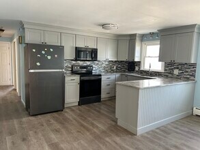 747 Silver St, Unit 1st Floor in Manchester, NH - Building Photo - Building Photo