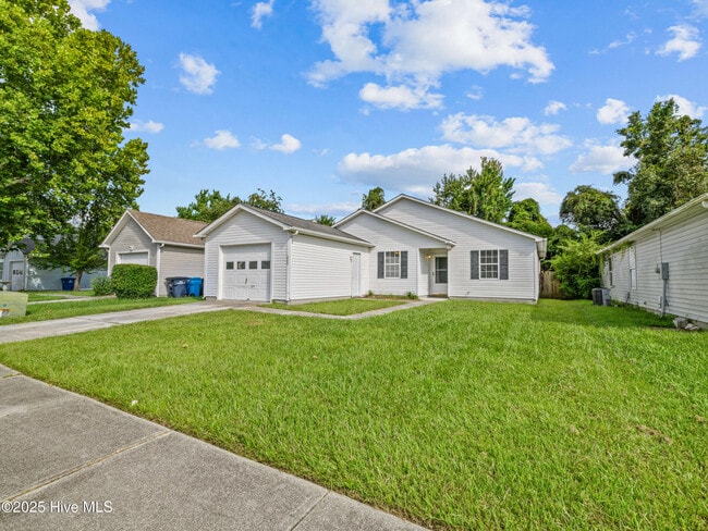 3002 E Windgate Ct in Jacksonville, NC - Building Photo - Building Photo