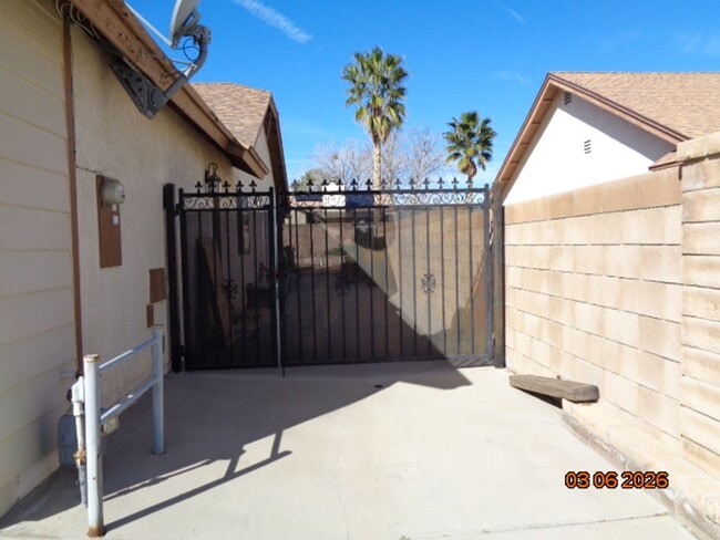 43043 Flag St in Lancaster, CA - Building Photo - Building Photo