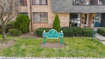 25 2nd St in Stamford, CT - Building Photo