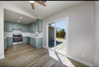 210 Cordova Ln in Stockton, CA - Building Photo - Building Photo