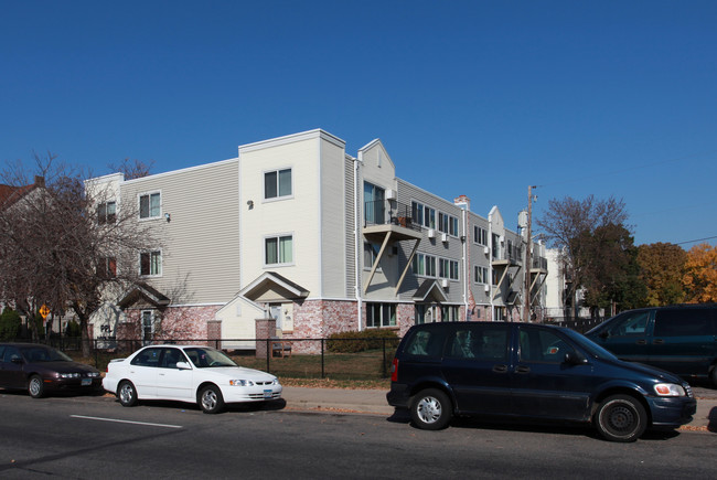 Armadillo Flats in Minneapolis, MN - Building Photo - Building Photo