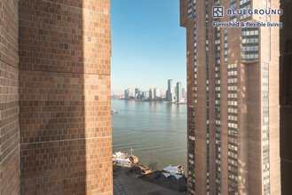 10 Waterside Plaza in New York, NY - Building Photo - Building Photo