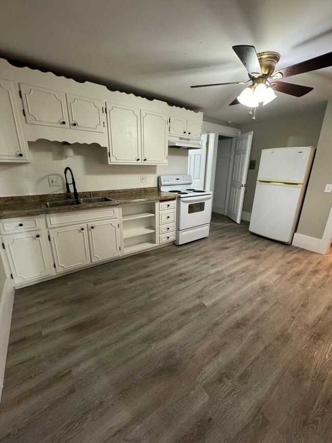 388 E Merrimack St in Lowell, MA - Building Photo - Building Photo