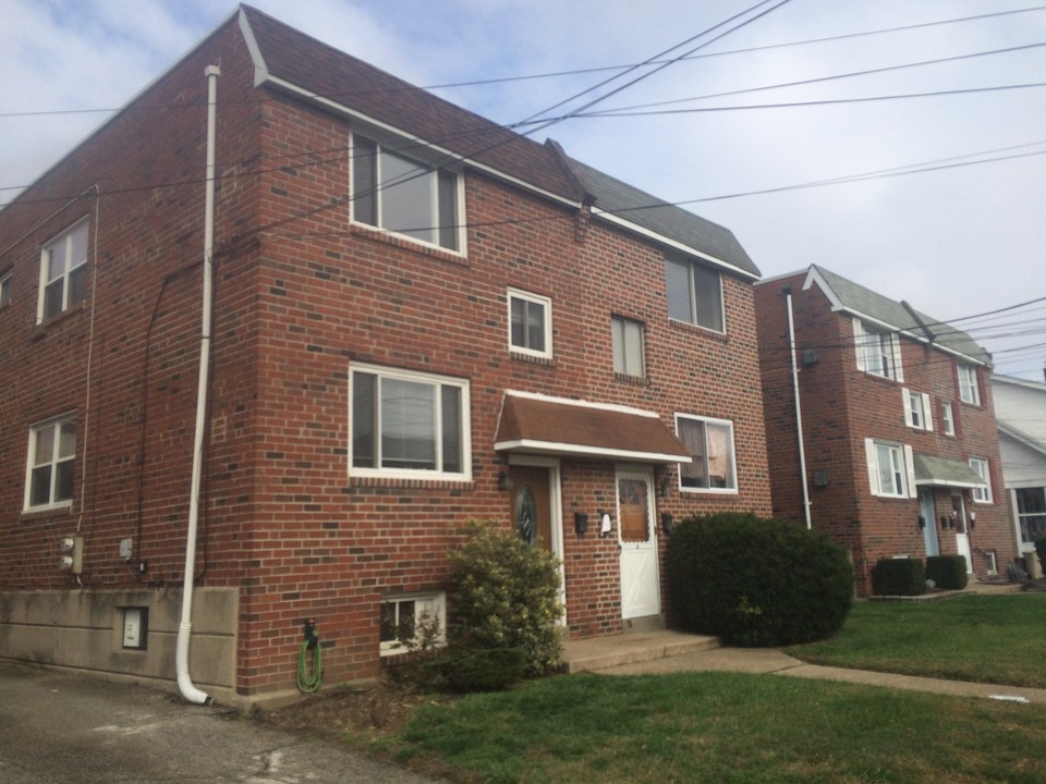 55 W Broadway Ave in Clifton Heights, PA - Building Photo