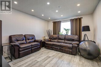 71 Adis Ave in Hamilton, ON - Building Photo - Building Photo