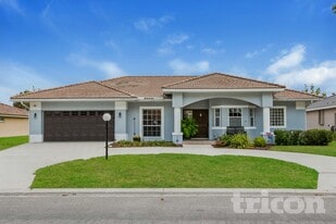 4903 Cedar Oak Way in Sarasota, FL - Building Photo
