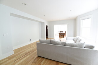 90 Bartlett St, Unit 1 in Somerville, MA - Building Photo - Building Photo