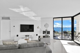 1000 NE Quayside Terrace in Miami, FL - Building Photo - Building Photo