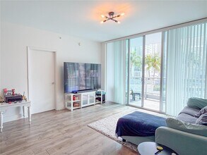90 SW 3rd St, Unit 1116 in Miami, FL - Building Photo - Building Photo