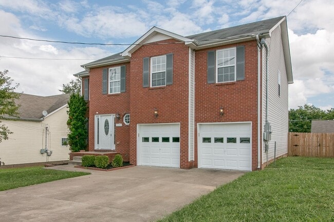 3391 Queensbury Rd in Clarksville, TN - Building Photo - Building Photo