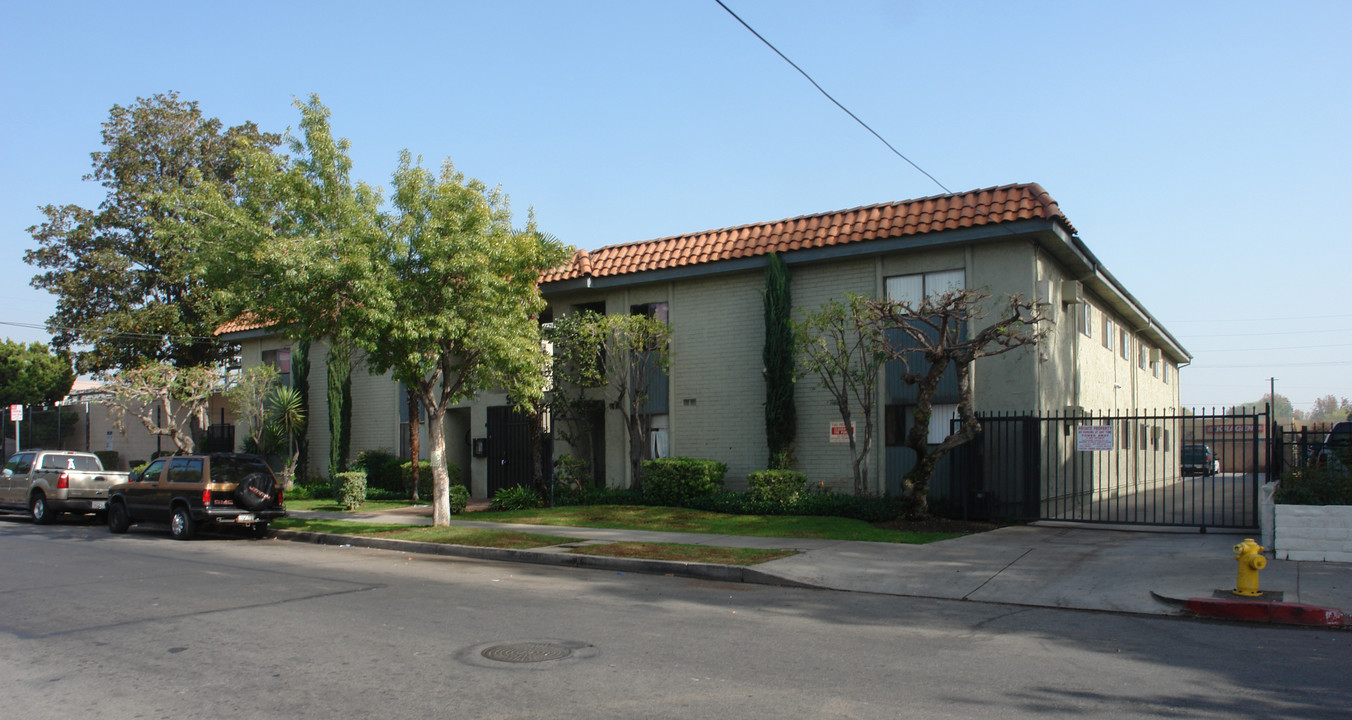 9050 Tobias Ave in Van Nuys, CA - Building Photo