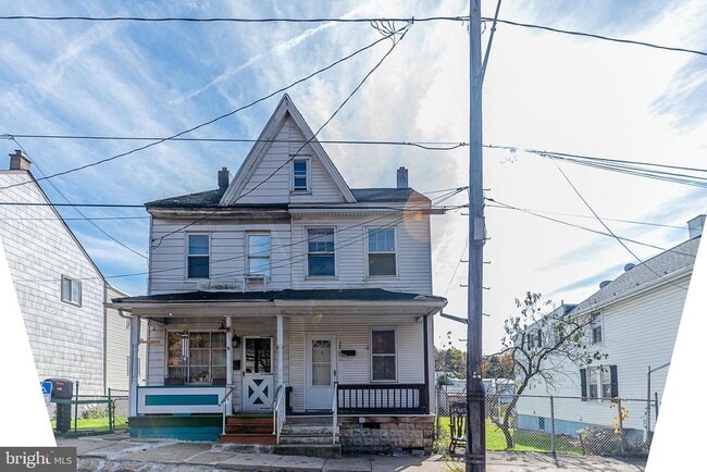 480 W Girard St in Mount Carmel, PA - Building Photo - Building Photo