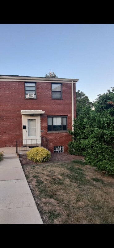 472 Hoodridge Dr in Castle Shannon, PA - Building Photo - Building Photo