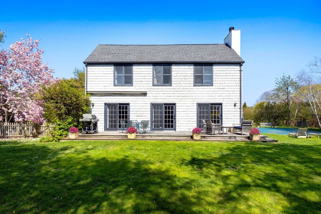 80 Bishops Ln in Southampton, NY - Foto de edificio