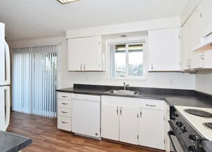 The Firs in Beaverton, OR - Building Photo - Building Photo