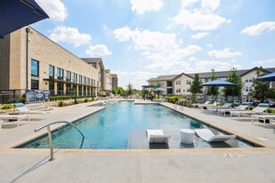 Bluestem at Loyola in Austin, TX - Building Photo