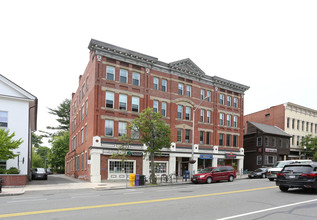 63-71 S Pleasant St in Amherst, MA - Foto de edificio - Building Photo