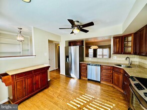 5441 Grove Ridge Way in North Bethesda, MD - Building Photo - Building Photo