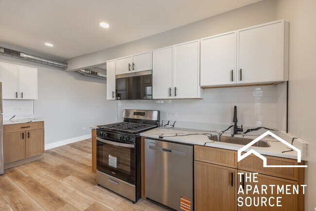 6148 N Francisco Ave in Chicago, IL - Building Photo - Building Photo