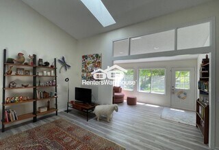 10845 Lexington Dr in Eden Prairie, MN - Foto de edificio - Building Photo