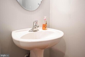 1414 Bird Watch Ct in Woodbridge, VA - Building Photo - Building Photo