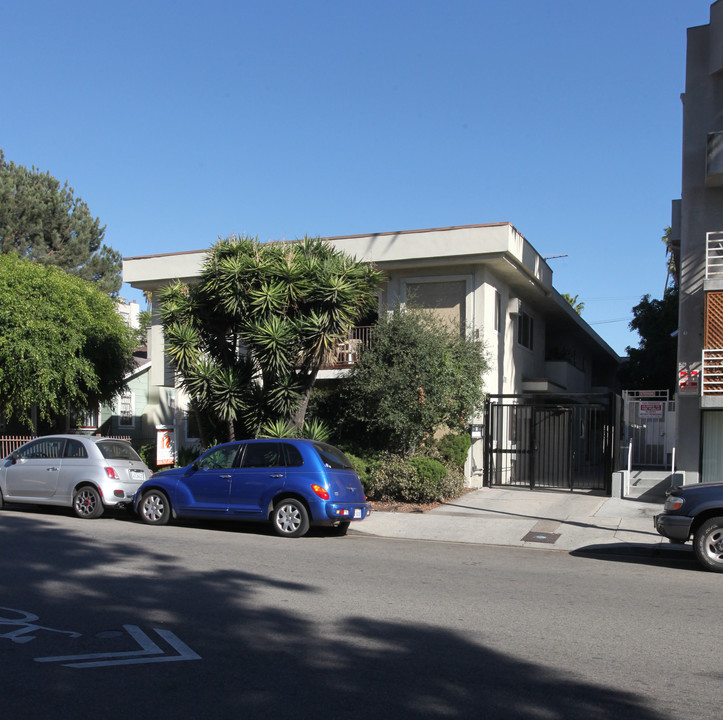 1206 N Orange Dr in Los Angeles, CA - Building Photo