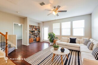 3103 Thunder Gulch in San Antonio, TX - Building Photo - Building Photo