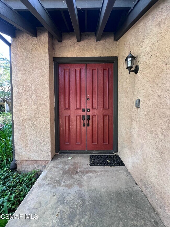 21900 Marylee St in Los Angeles, CA - Building Photo - Building Photo