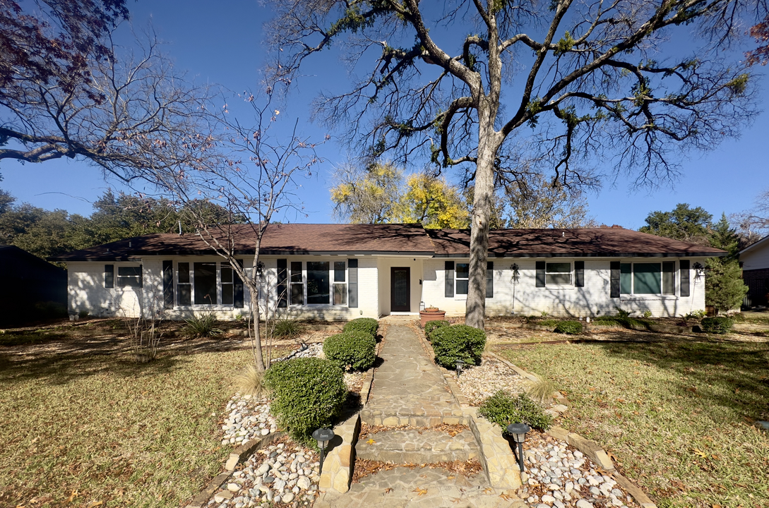 3637 Mid Pnes Dr in Dallas, TX - Building Photo